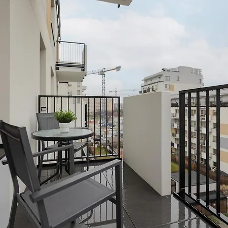 Two-bedroom Elegant With Parking Praga By Renters 公寓 *