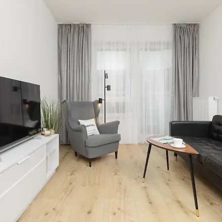 Two-bedroom Elegant With Parking Praga By Renters 华沙
