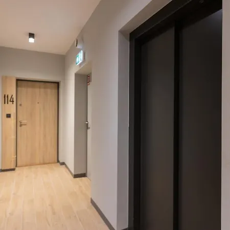 Διαμέρισμα Two-bedroom Elegant With Parking Praga By Renters Βαρσοβία