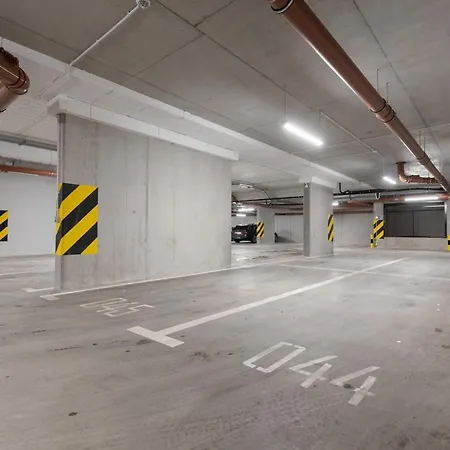 Two-bedroom Elegant With Parking Praga By Renters 华沙