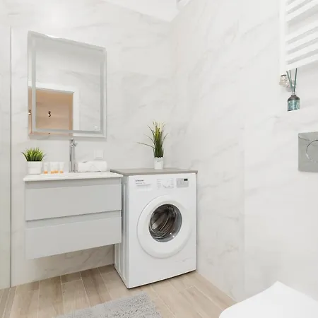 Two-bedroom Elegant With Parking Praga By Renters * 华沙